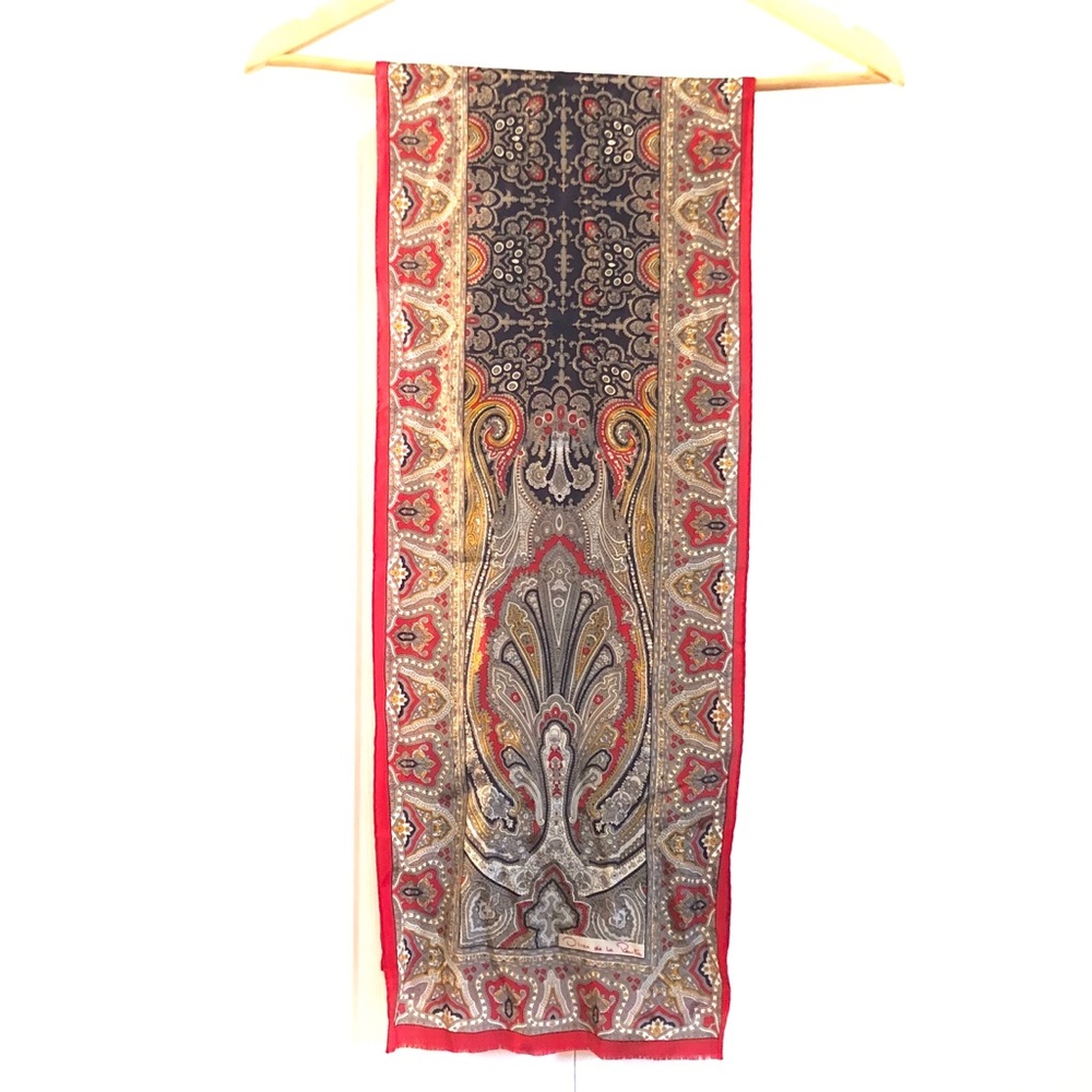 OSCAR DE LA RENTA / SILK SCARF / GORGEOUS